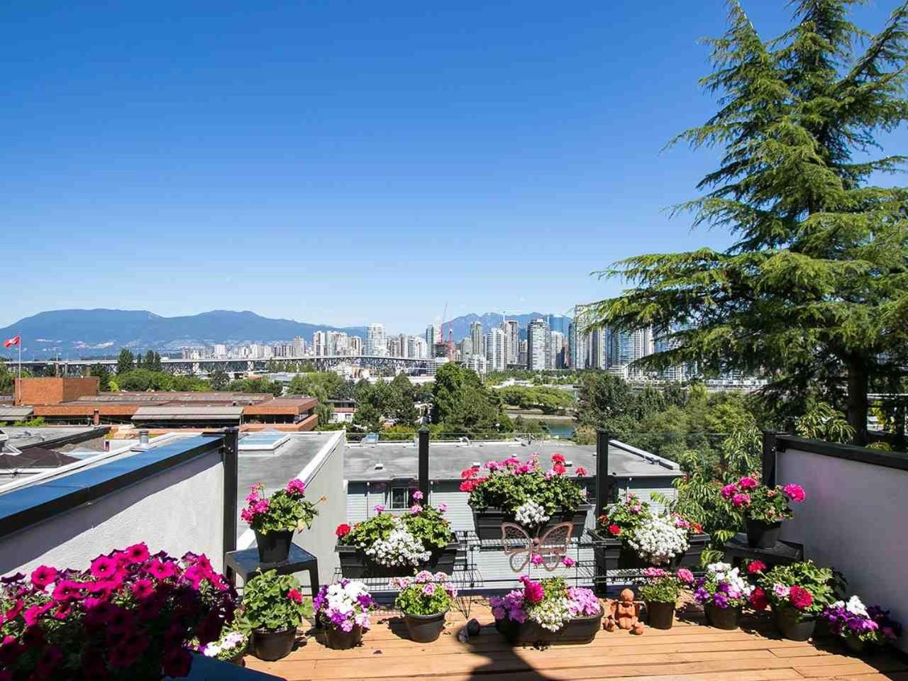 Апартаменти Billion Dollar Views In A Beautiful Fairview Slopes Heritage House Ванкувер Екстер'єр фото