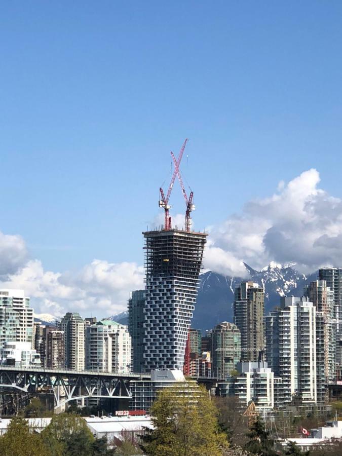 Апартаменти Billion Dollar Views In A Beautiful Fairview Slopes Heritage House Ванкувер Екстер'єр фото