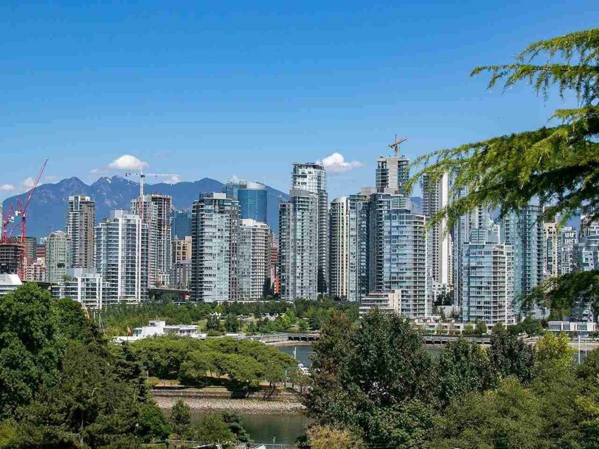 Апартаменти Billion Dollar Views In A Beautiful Fairview Slopes Heritage House Ванкувер Екстер'єр фото