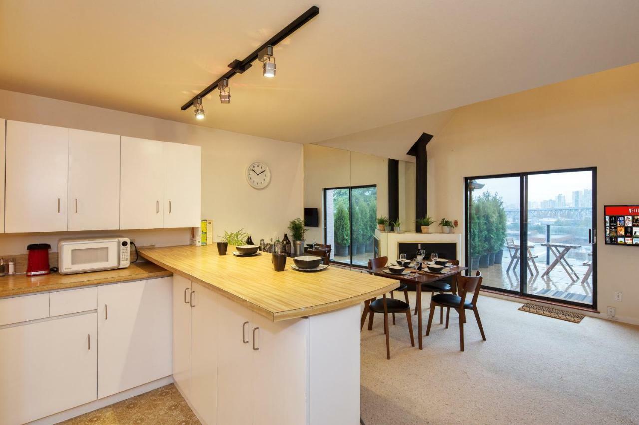 Апартаменти Billion Dollar Views In A Beautiful Fairview Slopes Heritage House Ванкувер Екстер'єр фото